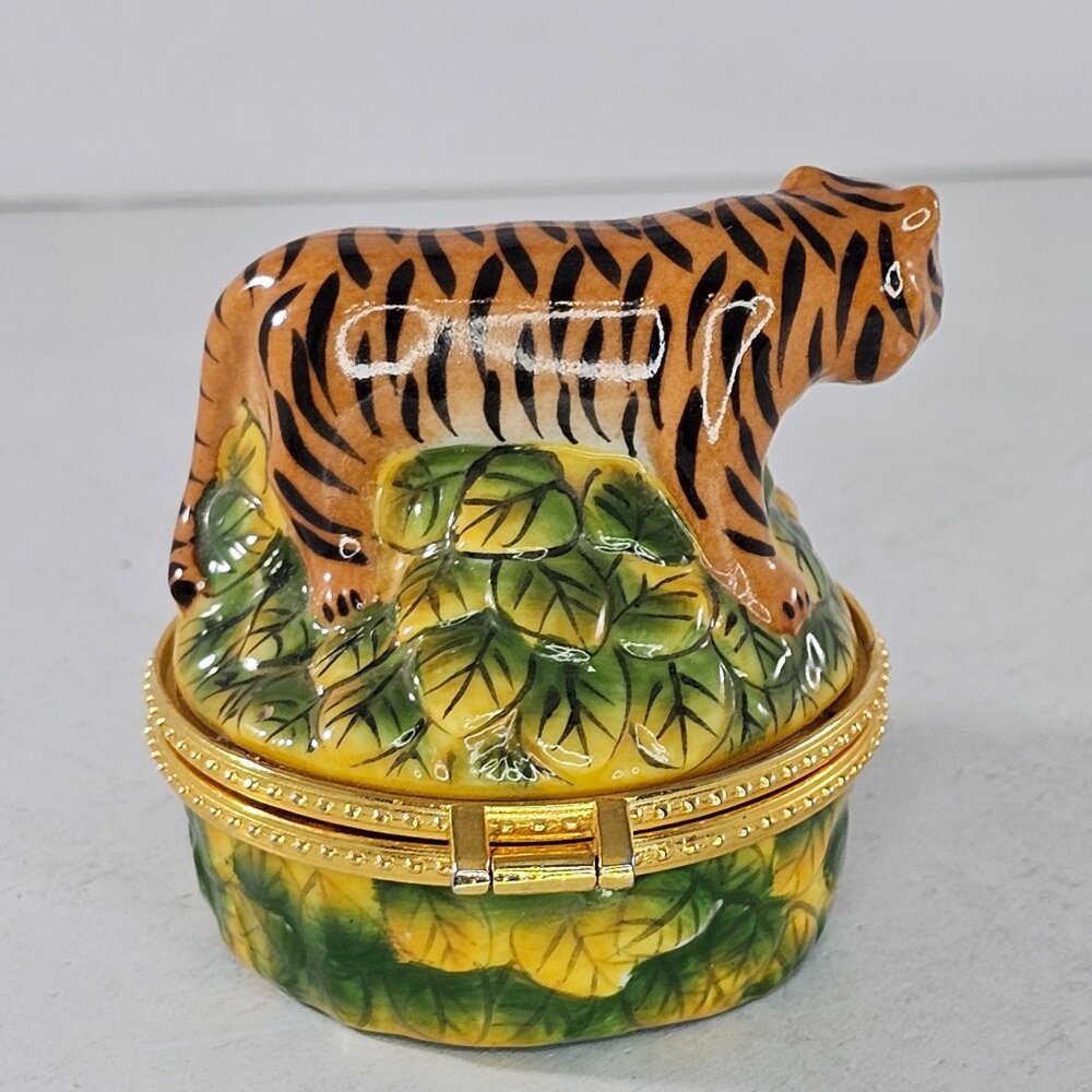 Vintage CBK Ceramic Tiger Hinged Trinket Box Wild Animal Critter On Leaves - Picture 4 of 8